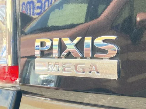 Toyota Pixis Mega