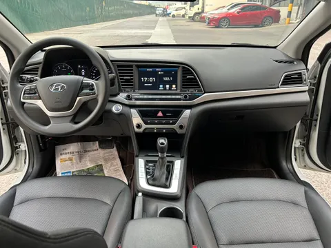 Hyundai Elantra (Avante)