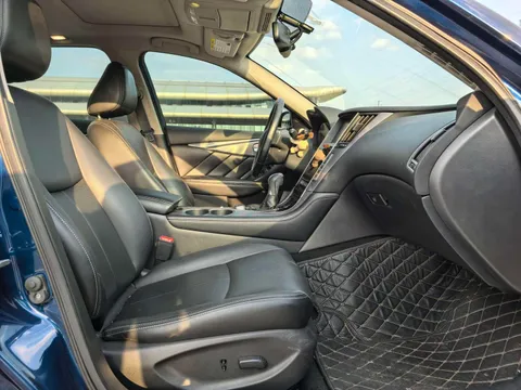 Infiniti Q50L