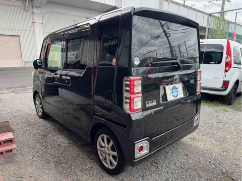 Toyota Pixis Mega