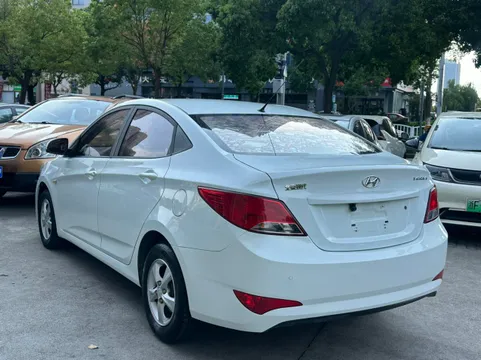 Hyundai Reina