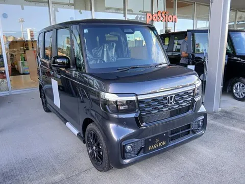 Honda N-BOX Custom