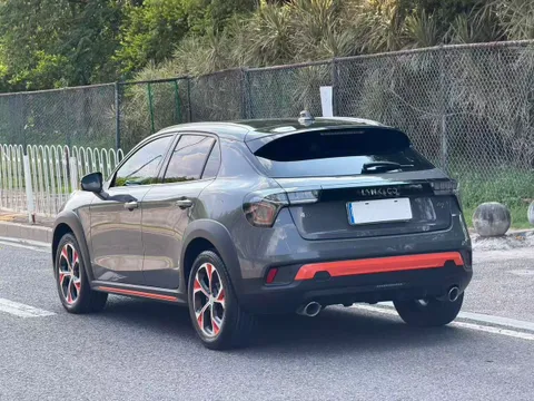 Lynk & Co 02