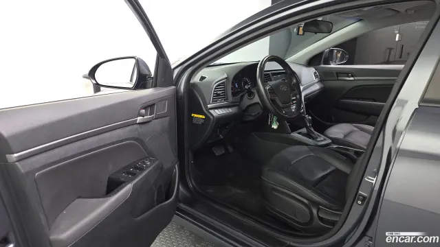 Hyundai Elantra (Avante)