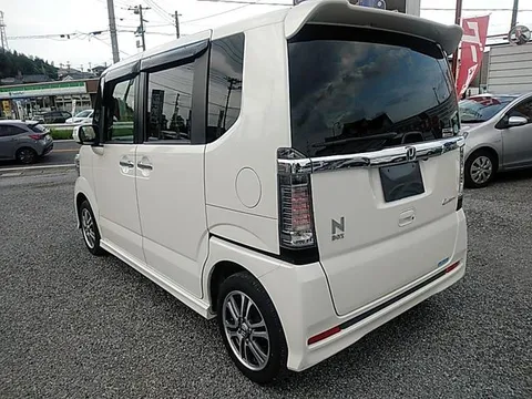 Honda N-BOX Custom