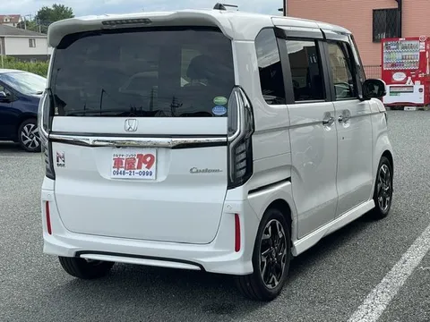Honda N-BOX Custom