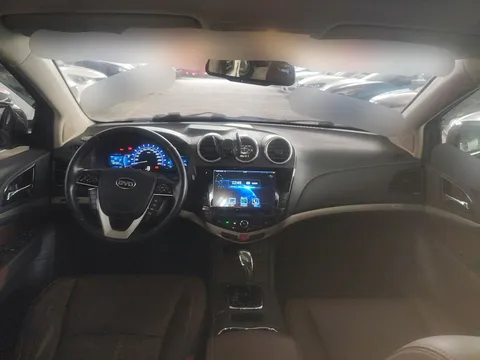 BYD S7