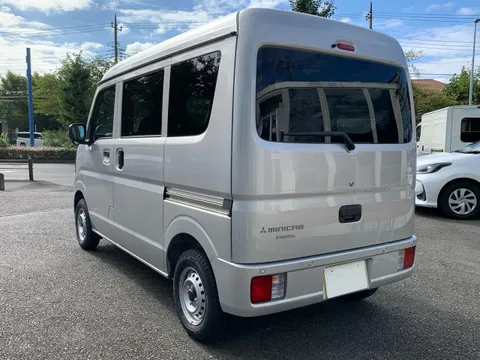 Mitsubishi Minicab Van