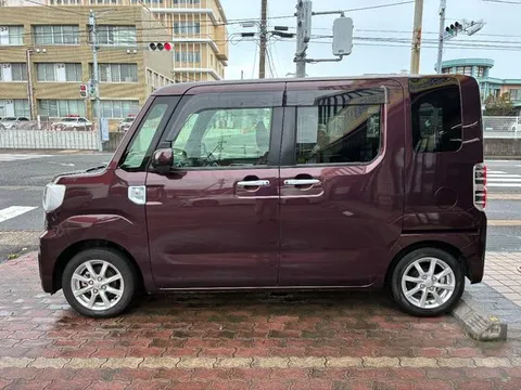 Toyota Pixis Mega