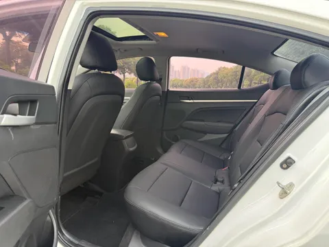 Hyundai Elantra (Avante)