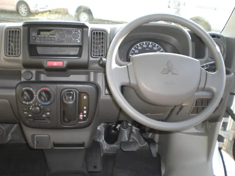 Mitsubishi Minicab Van