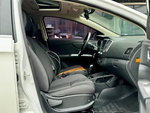 Dongfeng AX3
