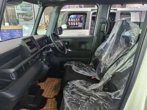 Honda N-BOX Custom