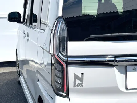 Honda N-BOX Custom
