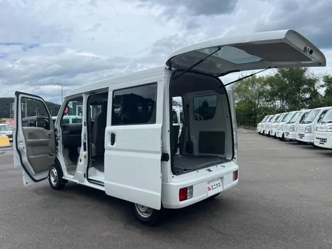 Nissan Clipper Van