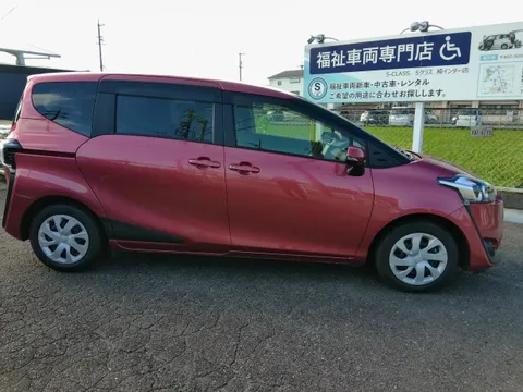 Toyota Sienta