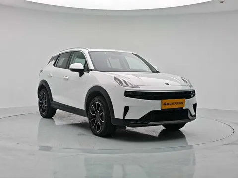 Lynk & Co 06