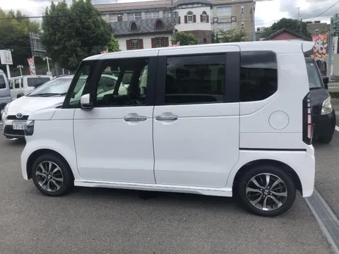 Honda N-BOX Custom