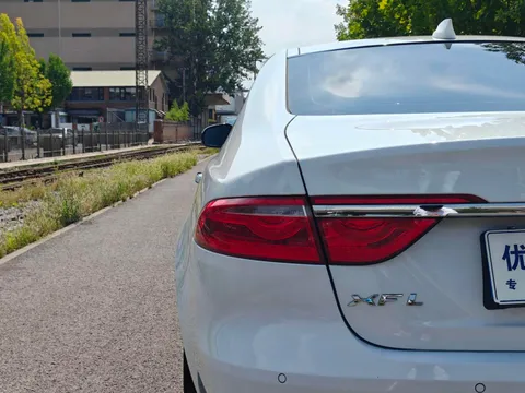 Jaguar XFL