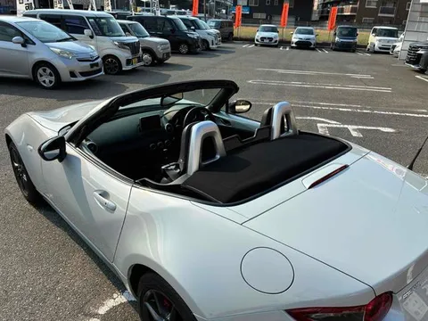 Mazda MX-5 (Roadster)
