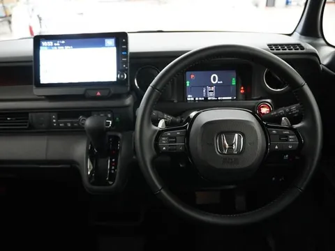 Honda N-BOX Custom