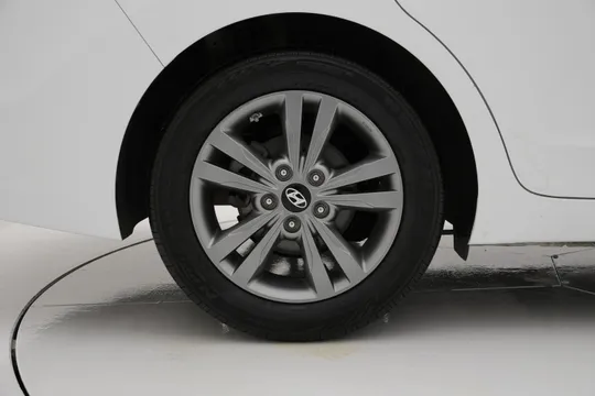 Hyundai Elantra (Avante)