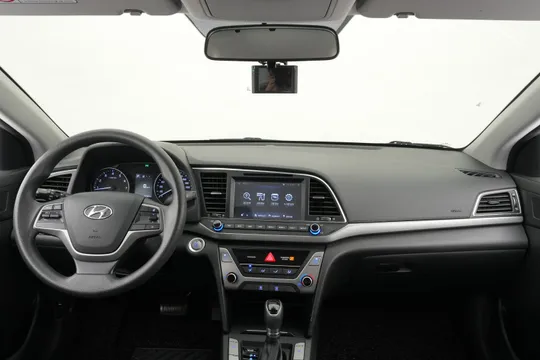 Hyundai Elantra (Avante)
