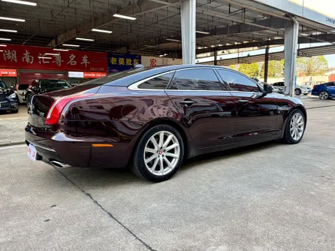 Jaguar XJ