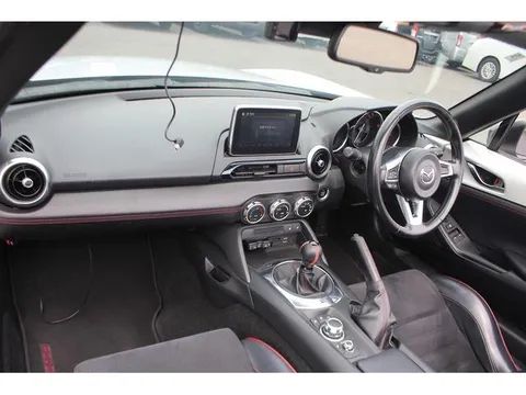 Mazda MX-5 (Roadster)