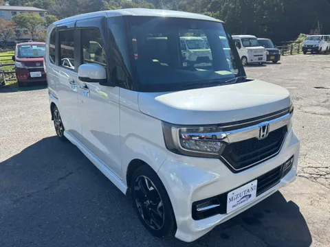 Honda N-BOX Custom
