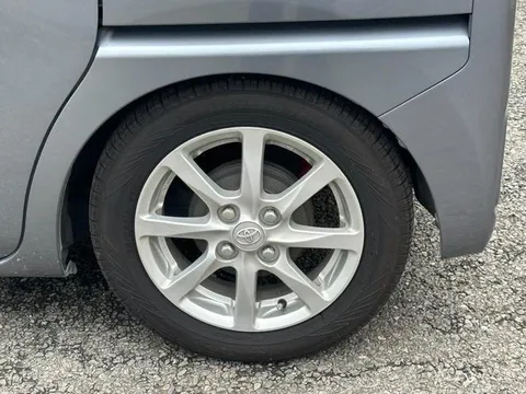 Toyota Pixis Mega