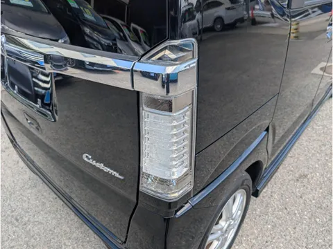 Honda N-BOX Custom
