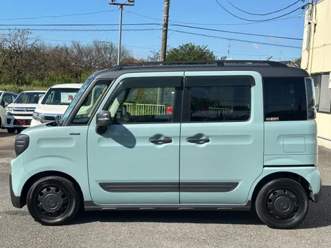 Suzuki Spacia