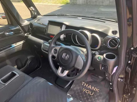 Honda N-BOX Custom