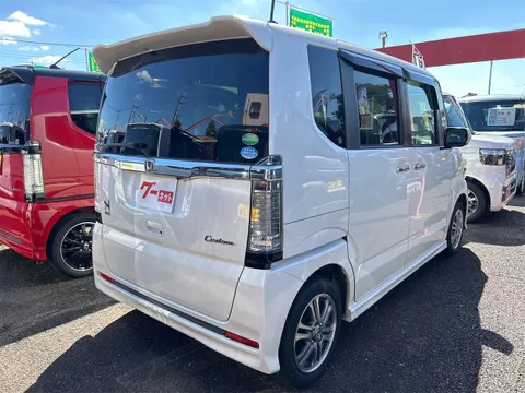 Honda N-BOX Custom