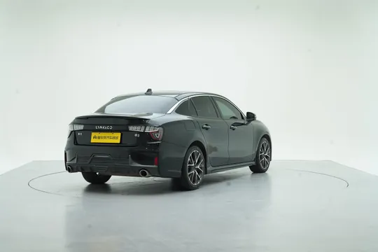 Lynk & Co 03