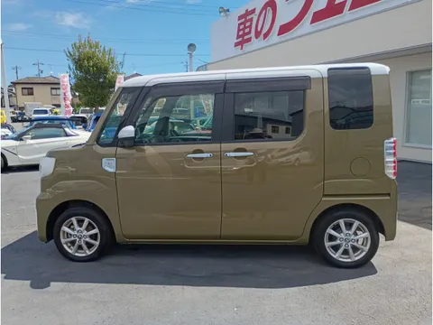 Toyota Pixis Mega