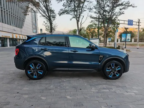 Lynk & Co 01