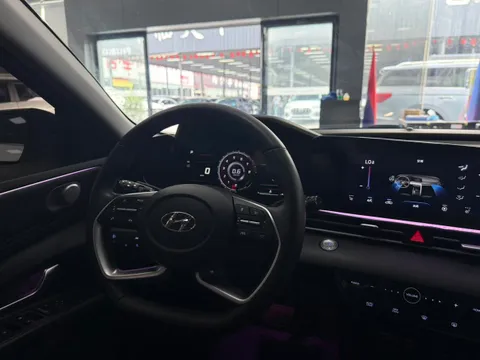 Hyundai Elantra (Avante)
