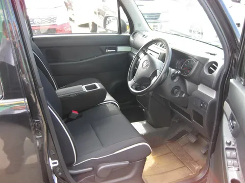 Toyota Pixis Space