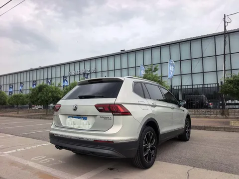 Volkswagen Tiguan L