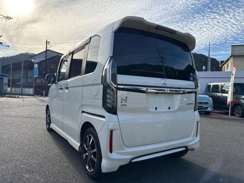 Honda N-BOX Custom