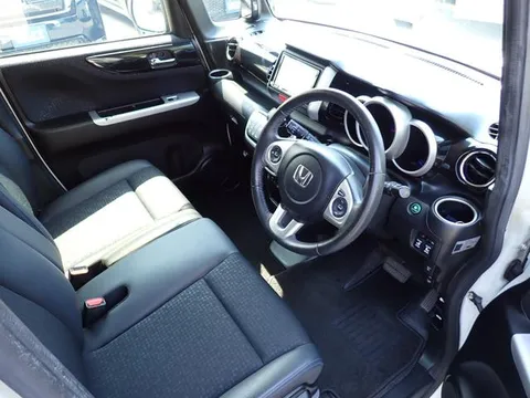 Honda N-BOX Custom