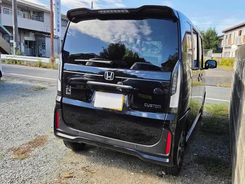 Honda N-BOX Custom