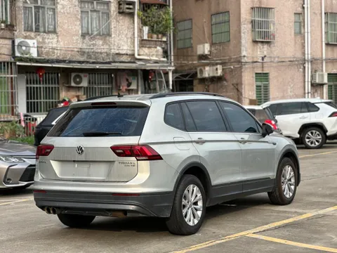 Volkswagen Tiguan L