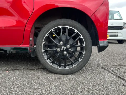 Honda N-BOX Custom