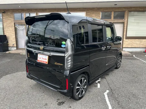 Honda N-BOX Custom