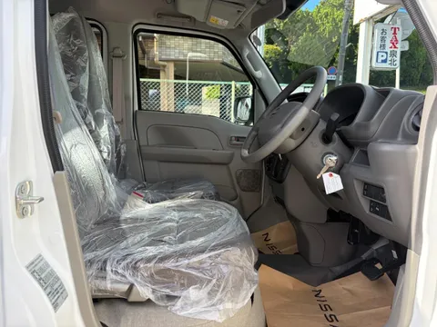 Nissan Clipper Van