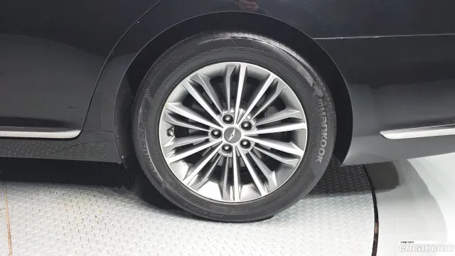 Genesis G90 (EQ900)