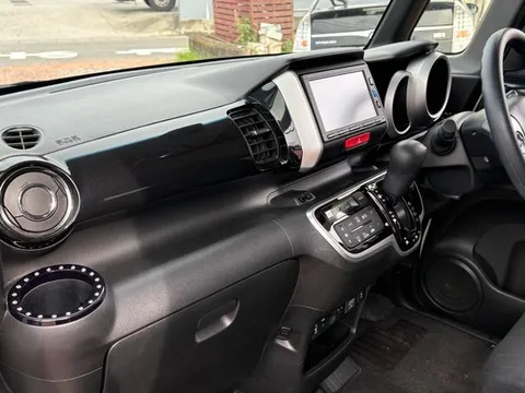 Honda N-BOX Custom